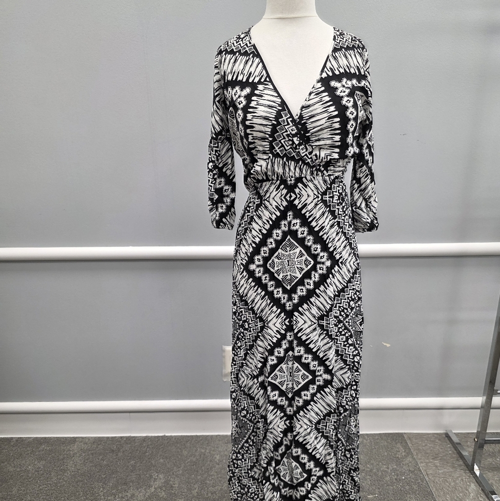 Express Monochrome Geometric Long Sleeve Maxi Dress